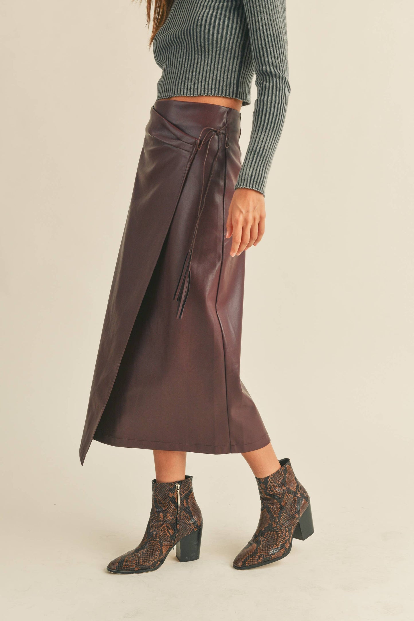 S1527   PLEATHER WRAP SKIRT: S / BLACK $75.00