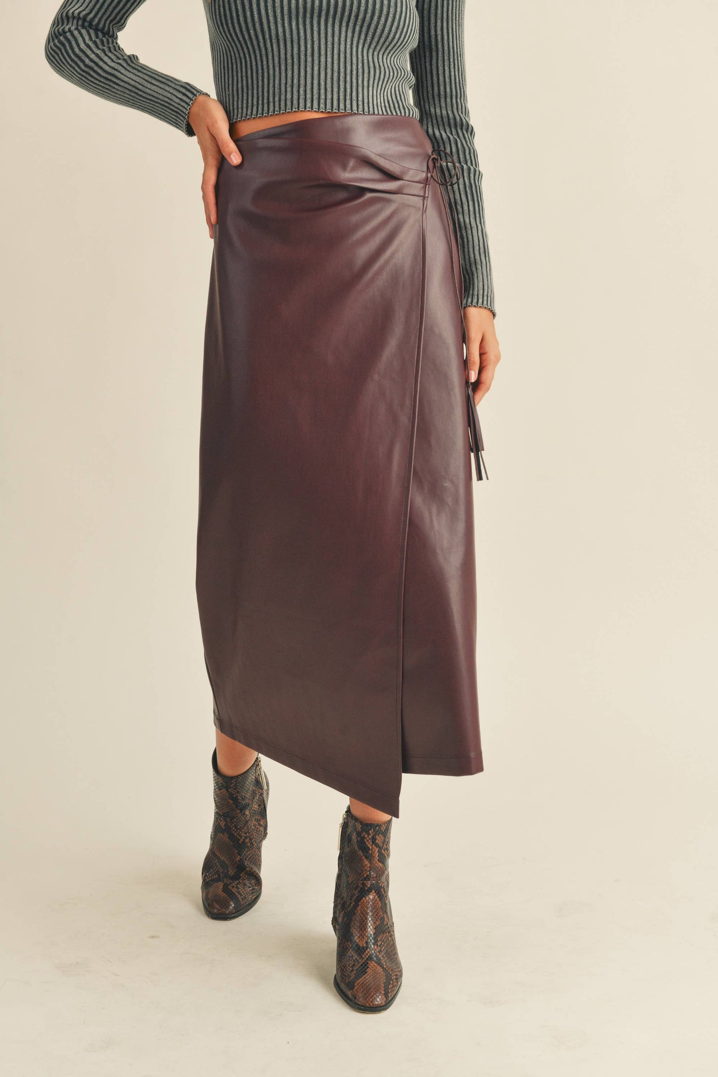 S1527   PLEATHER WRAP SKIRT: S / BLACK $75.00