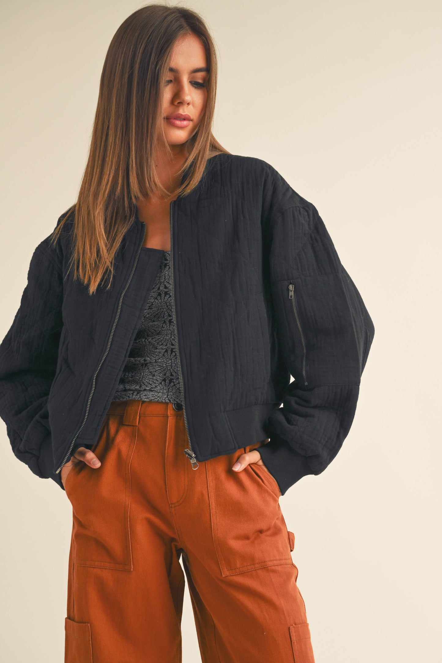 J719   QUILTED GAUZE FABRIC BOMBER JACKET: STONE / S $90.00