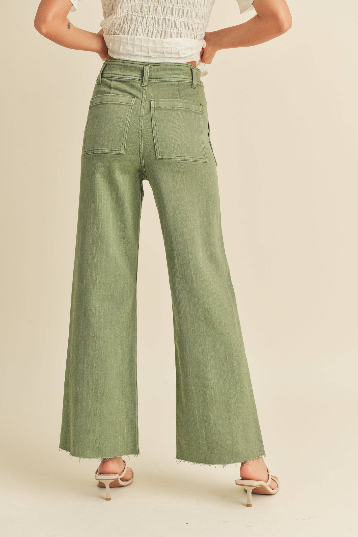 P2112     DYE AND WASH COTTON STRETCH WIDELEG PANTS: BEIGE / S $72.00