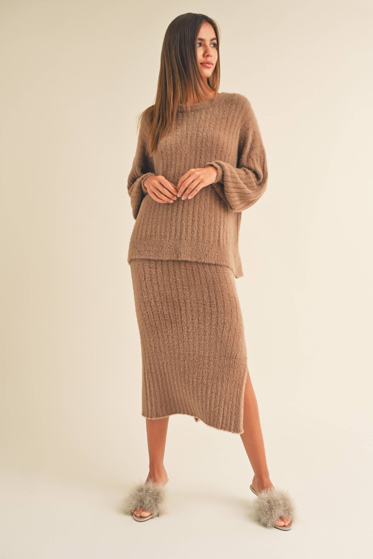 S2728ST   RIBBED KNEE LENGTH SWEATER SKIRT: M / CHESTNUT $65.00