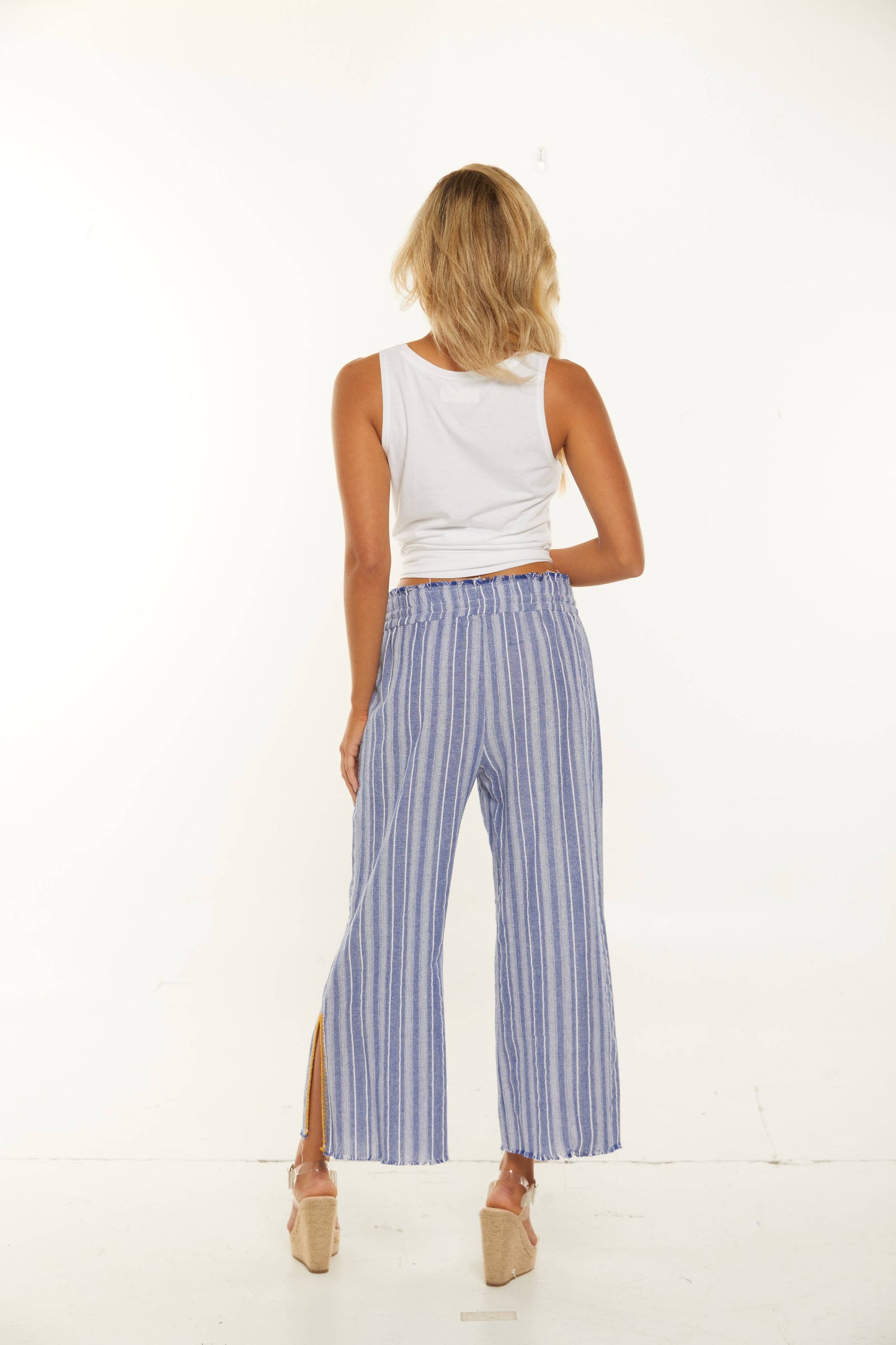 La Class - Frayed Beach Pant with Side Slit: Medium / White/Navy $50