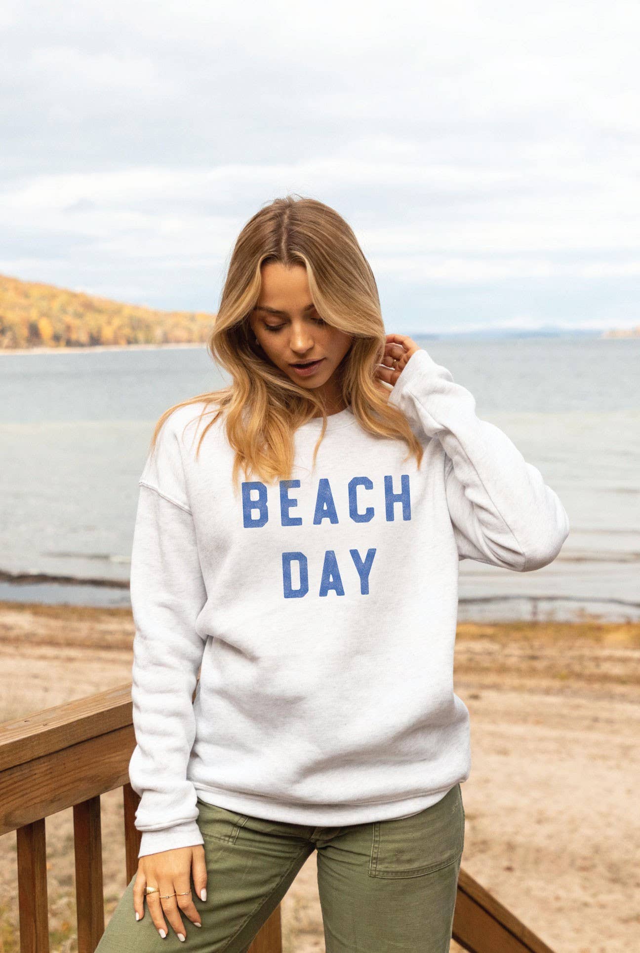 OAT COLLECTIVE - BEACH DAY Graphic Sweatshirt: L / LIGHT BLUE $60