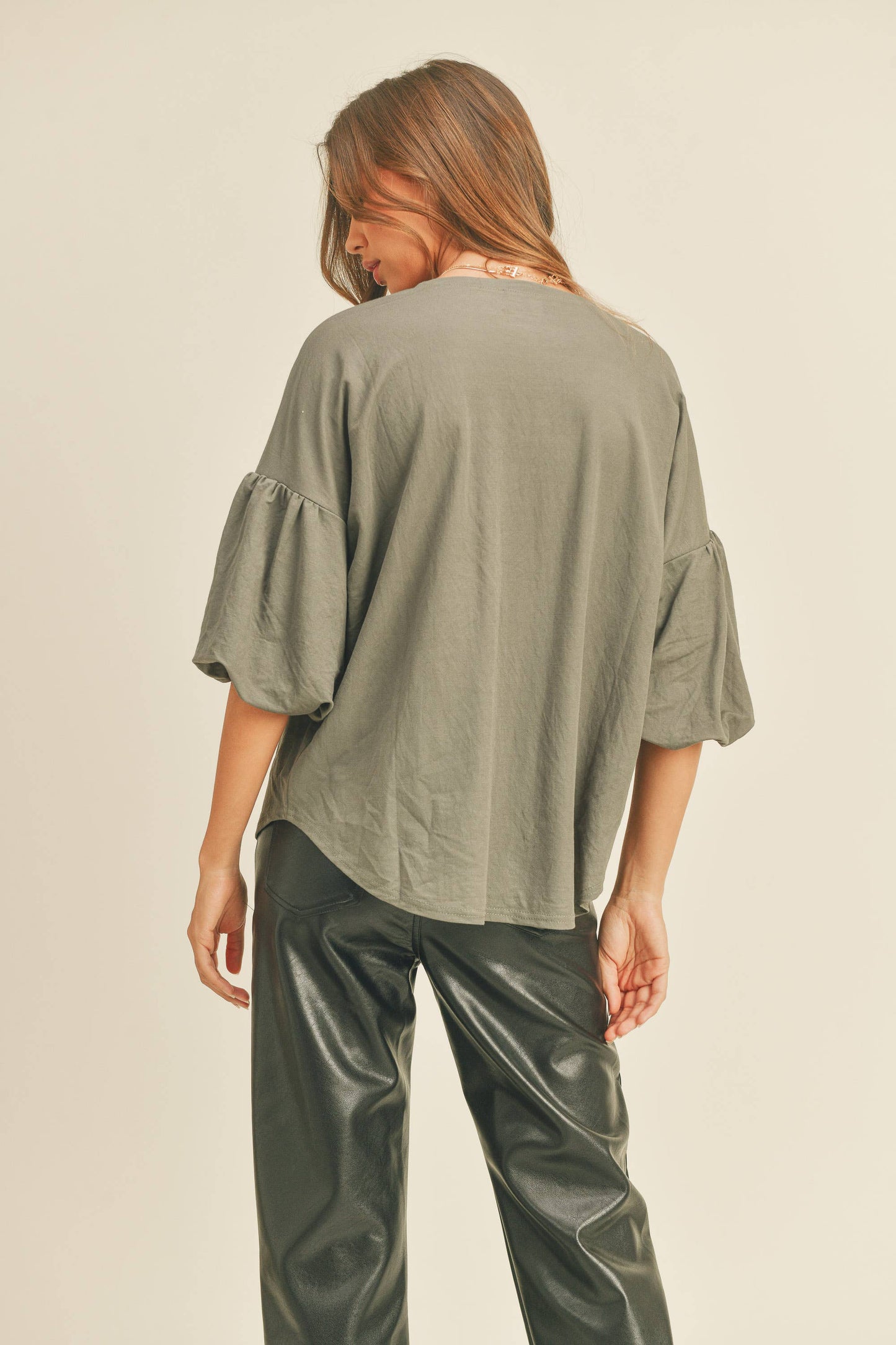 MMT1059 BUBBLE SLEEVE RAYON TOP: M / STONE $48.00