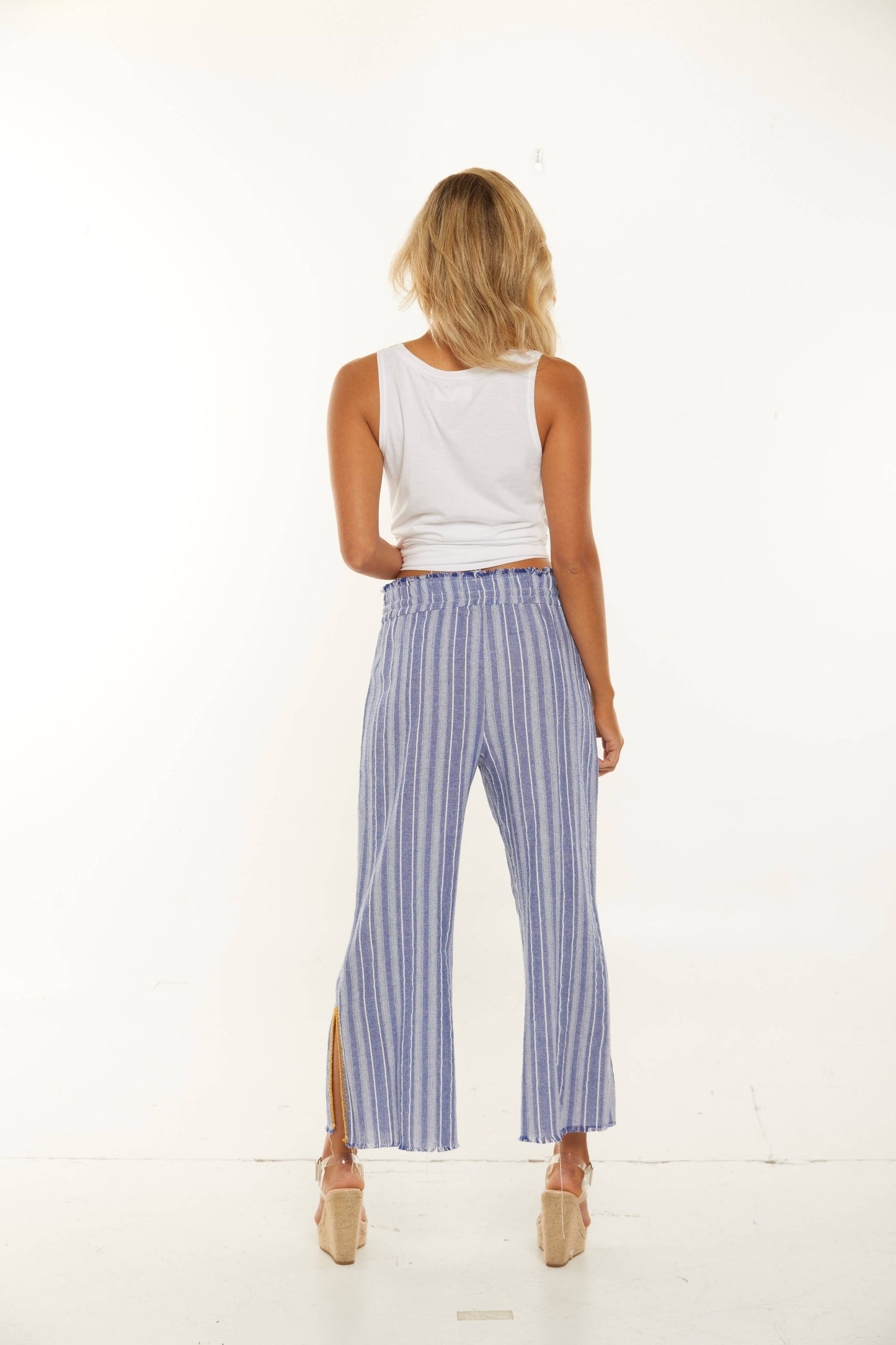 La Class - Frayed Beach Pant with Side Slit: Medium / White/Navy $50