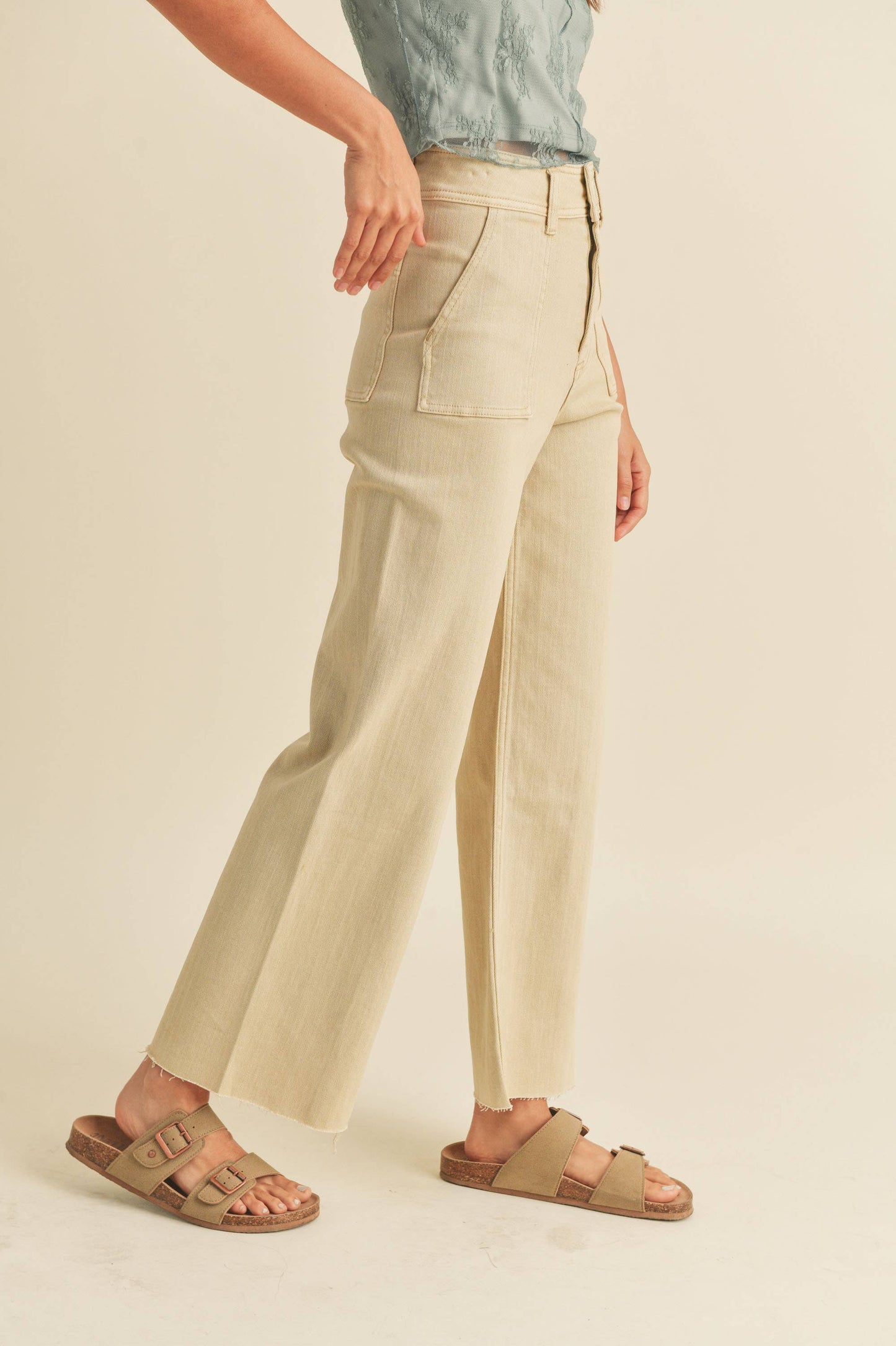 P2112     DYE AND WASH COTTON STRETCH WIDELEG PANTS: BEIGE / S $72.00